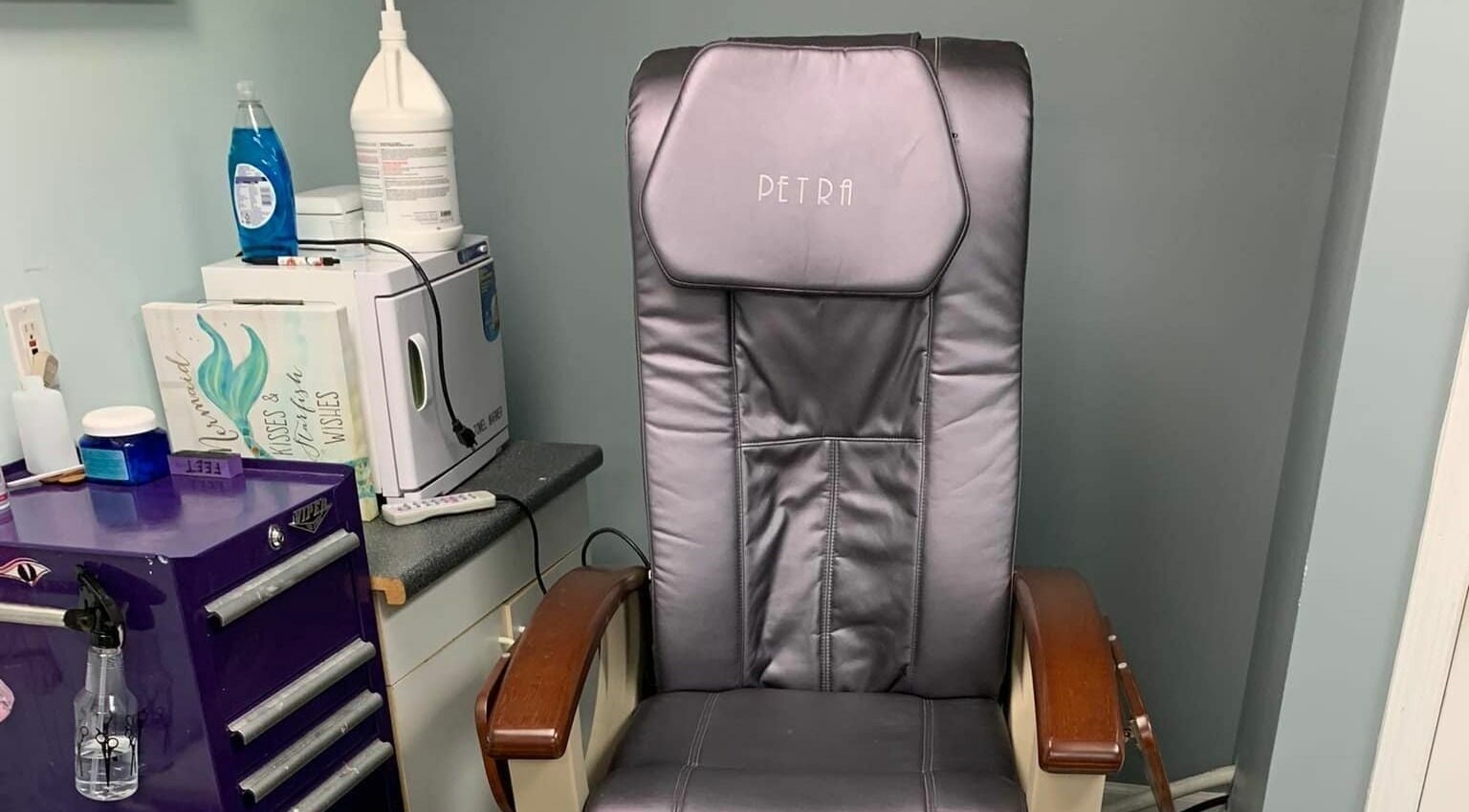 Luxurious pedicure chair at Hair'N Dip-ity, Littlestown, Pennsylvania, US, offering ultimate relaxation.