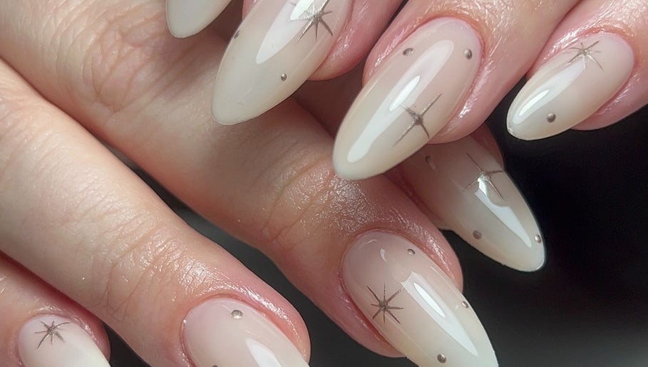 Chloé Nails image 1