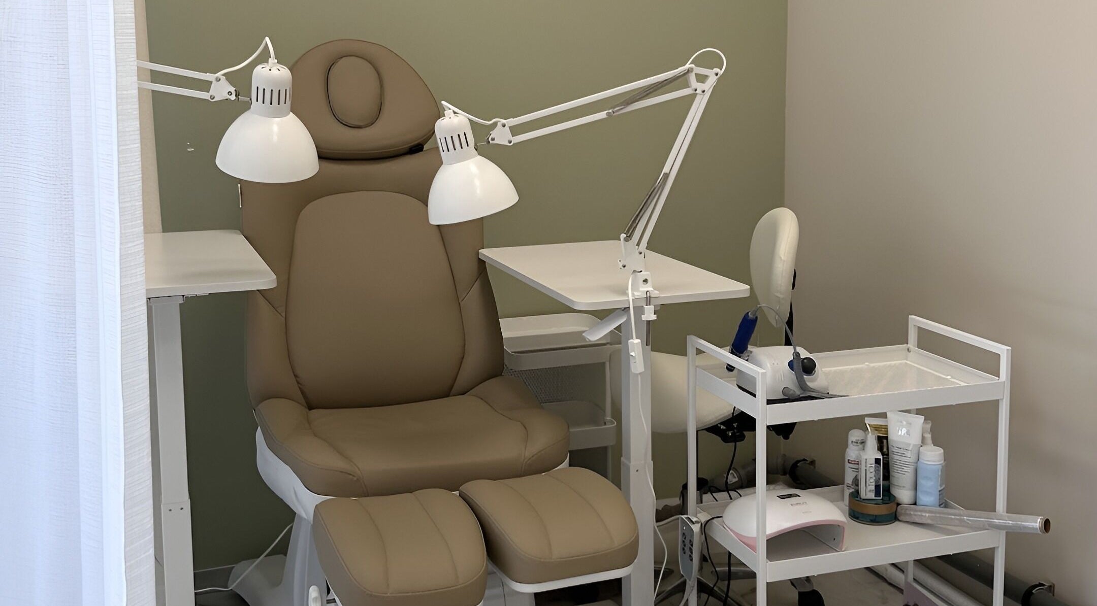 Luxusní prostor YOLO Beauty Room, Bratislava, Bratislavský Kraj, SK se stylovým vybavením pro krásu a wellness.