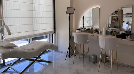 YOLO Beauty Room, bild 2