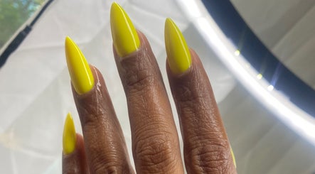 Bright neon yellow nails at Rasheedas Tips And Toes, Montego Bay, St. James, JM, showcasing expert nail artistry.