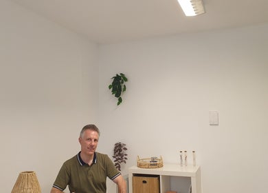 Salle épurée de Lionel Morawski - Réflexologie plantaire à Attignat, Auvergne-rhône-alpes, FR.