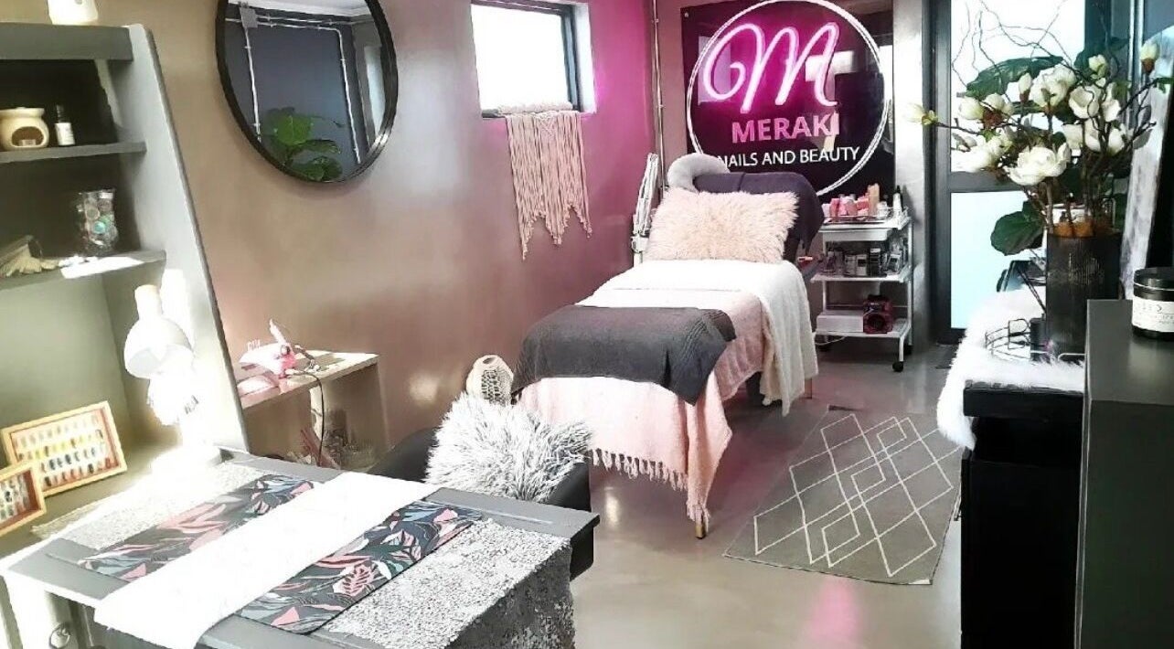 Elegant spa room at Meraki Langeberg Ridge, Cape Town, Western Cape, ZA, featuring plush decor and relaxing ambiance.