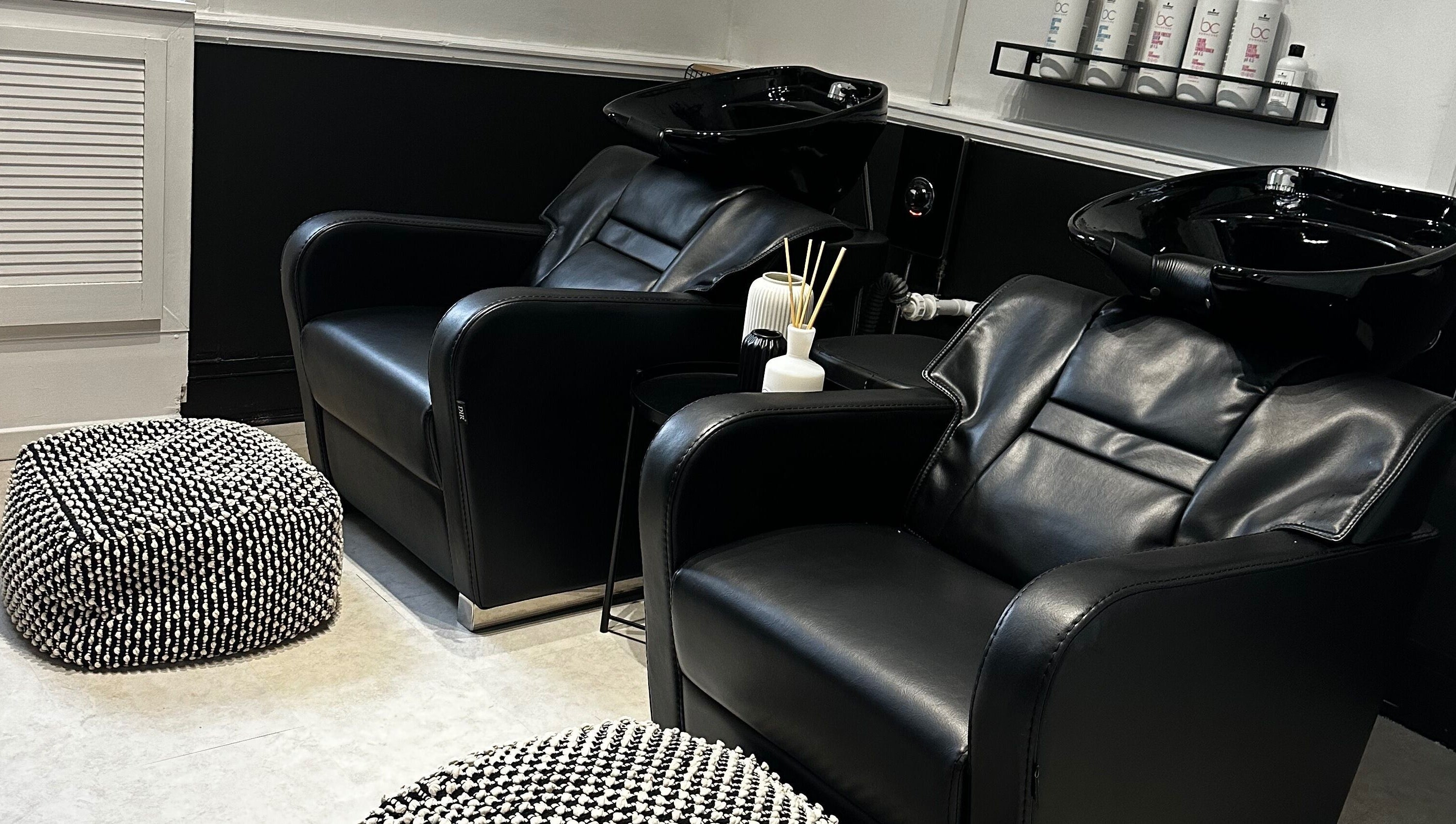 Chic wash stations at Exhibit Studio in Uphall, Scotland, GB offer elegance and comfort in a modern setting.