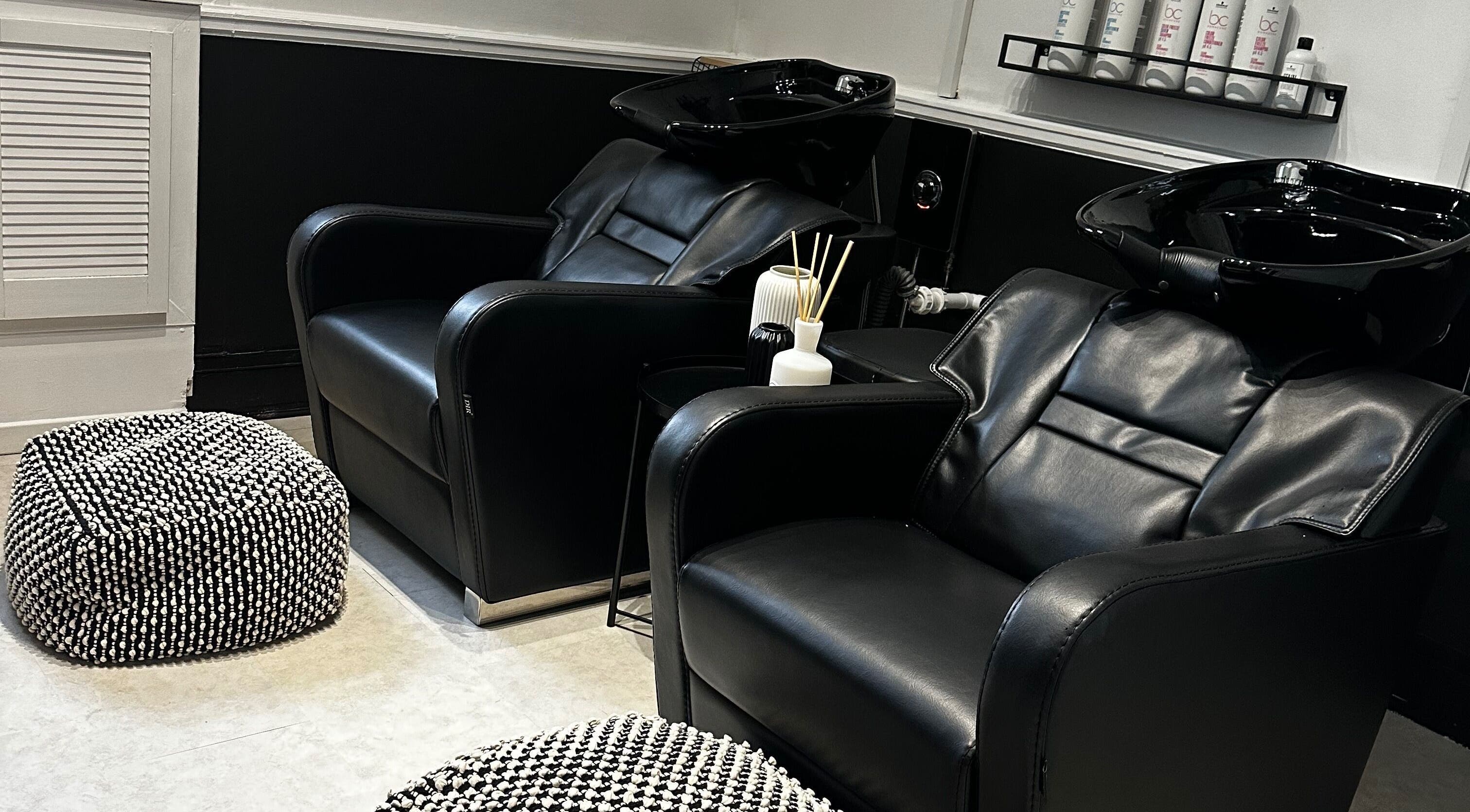 Chic wash stations at Exhibit Studio in Uphall, Scotland, GB offer elegance and comfort in a modern setting.