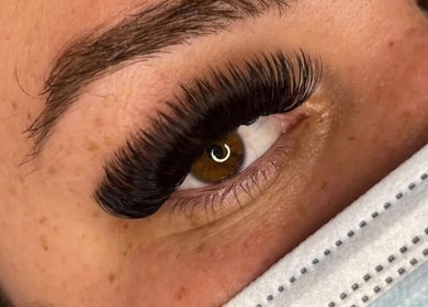Detailed closeup of lush eyelashes at Sleeping Beauty by Phoebe, Melbourne, Victoria, AU.