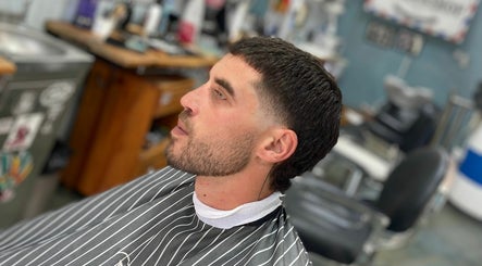 Victor Barber TNT Barbershop kép 2