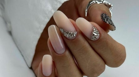 Oval Nail Stories, bild 2