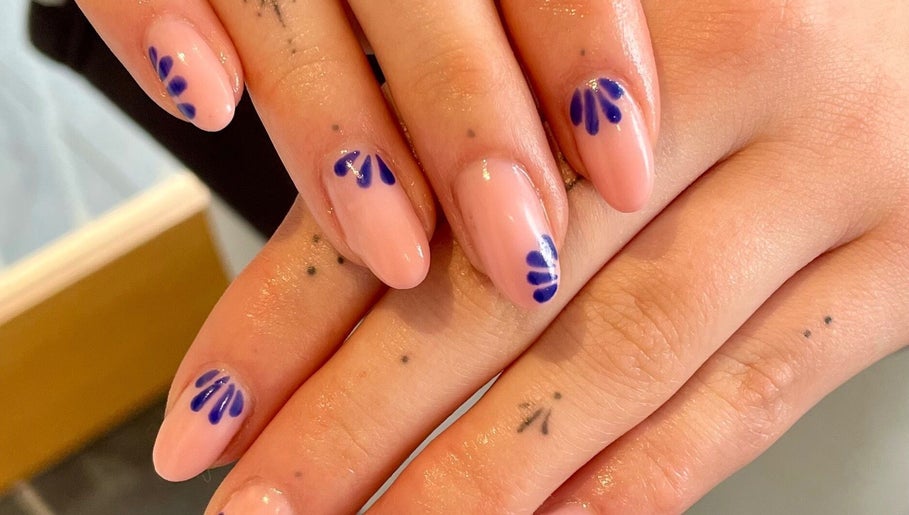 Nails image 1