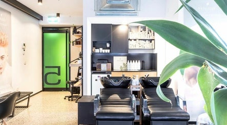 Jorge Viota Hairdressing and Barbers Bild 2