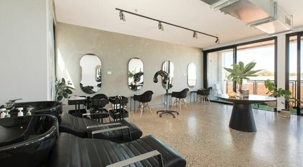 Jorge Viota Hairdressing and Barbers Bild 3