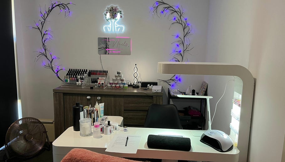 Εικόνα SF Devoted Nails and Beauty 1