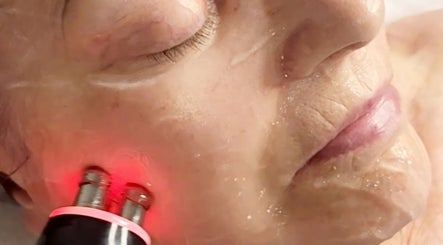 Youthful Glow Skin and Body Clinic imej 3