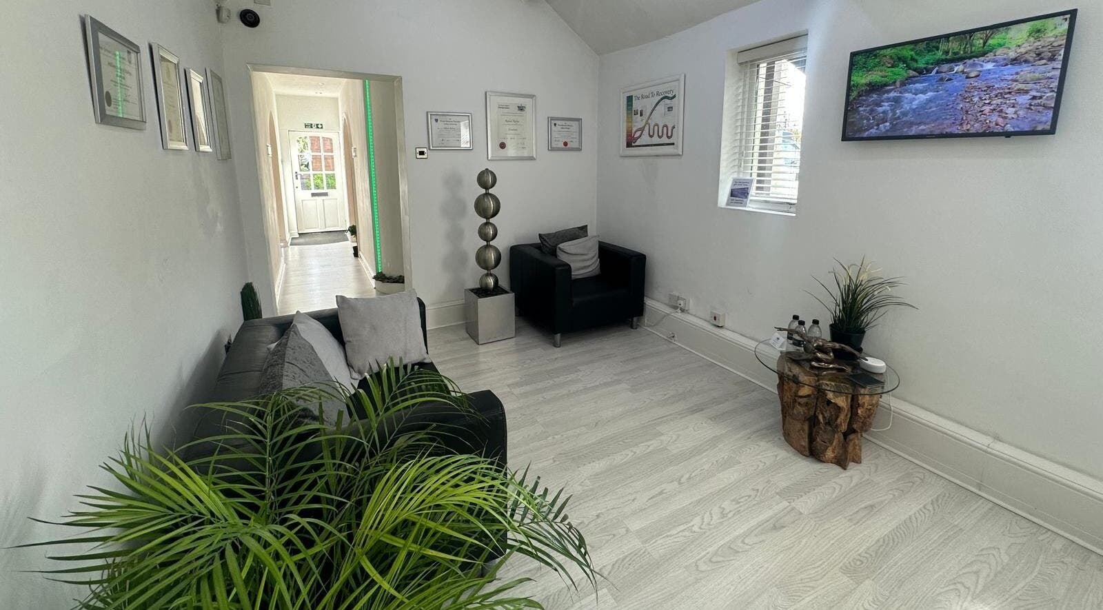 Relaxing lounge area at RESTORE – Massage at The Nantwich Back & Neck Pain Clinic, Nantwich, England, GB.