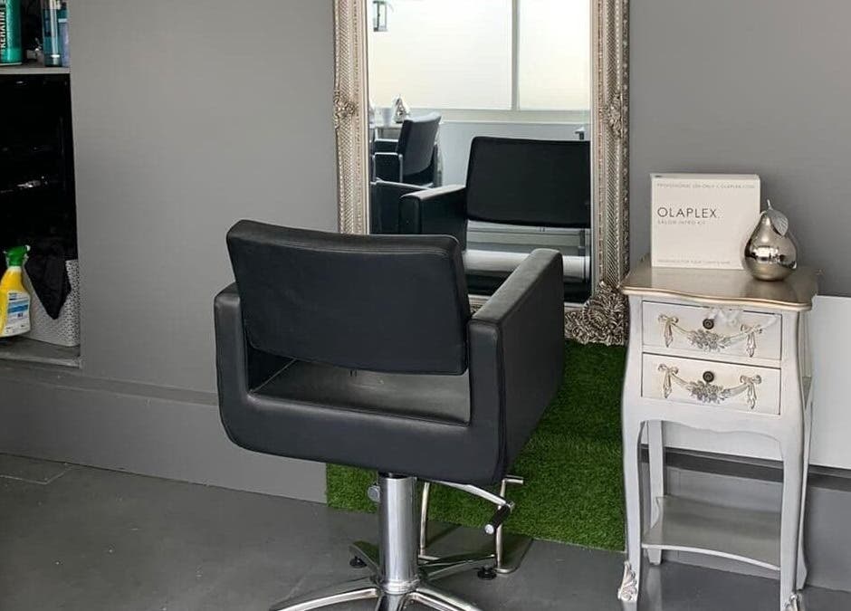 Elegant beauty chair and mirror at Perfect Pear - Brazilian Waxing Technique Specialist, Southampton, England, GB.