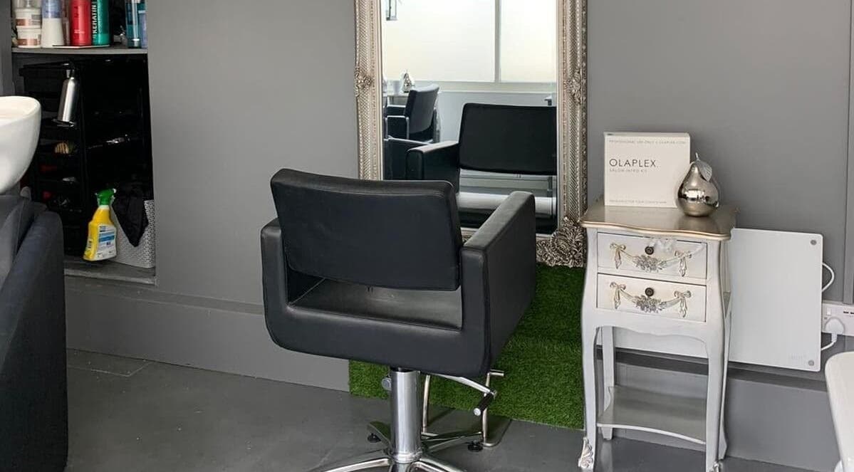 Elegant beauty chair and mirror at Perfect Pear - Brazilian Waxing Technique Specialist, Southampton, England, GB.