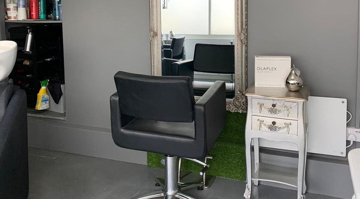 Elegant beauty chair and mirror at Perfect Pear - Brazilian Waxing Technique Specialist, Southampton, England, GB.