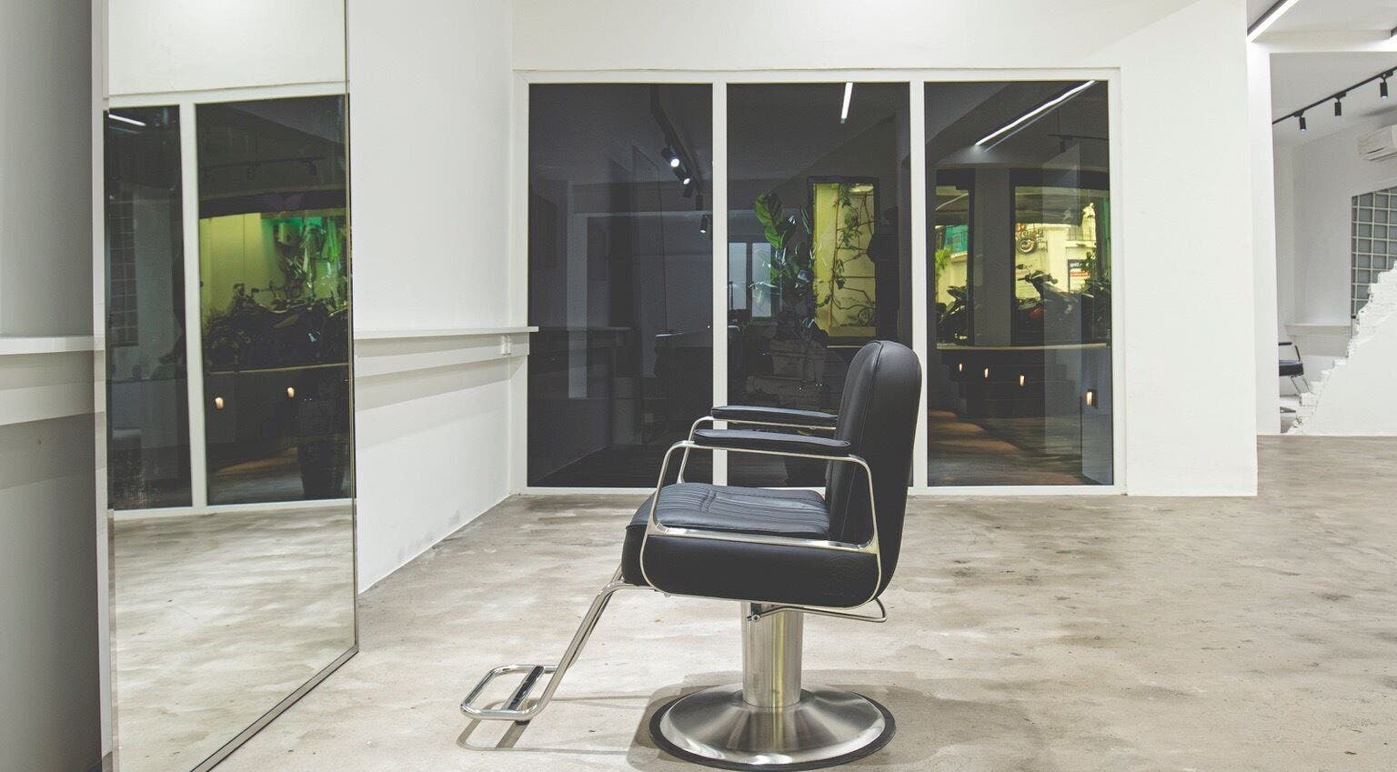 Modern salon chair at Bangs and Nova, Thành Phố Hồ Chí Minh, VN, reflecting contemporary style.