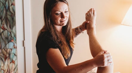 Therapist performing leg massage at Massage with Liz, LLC in Springfield, Oregon, US.