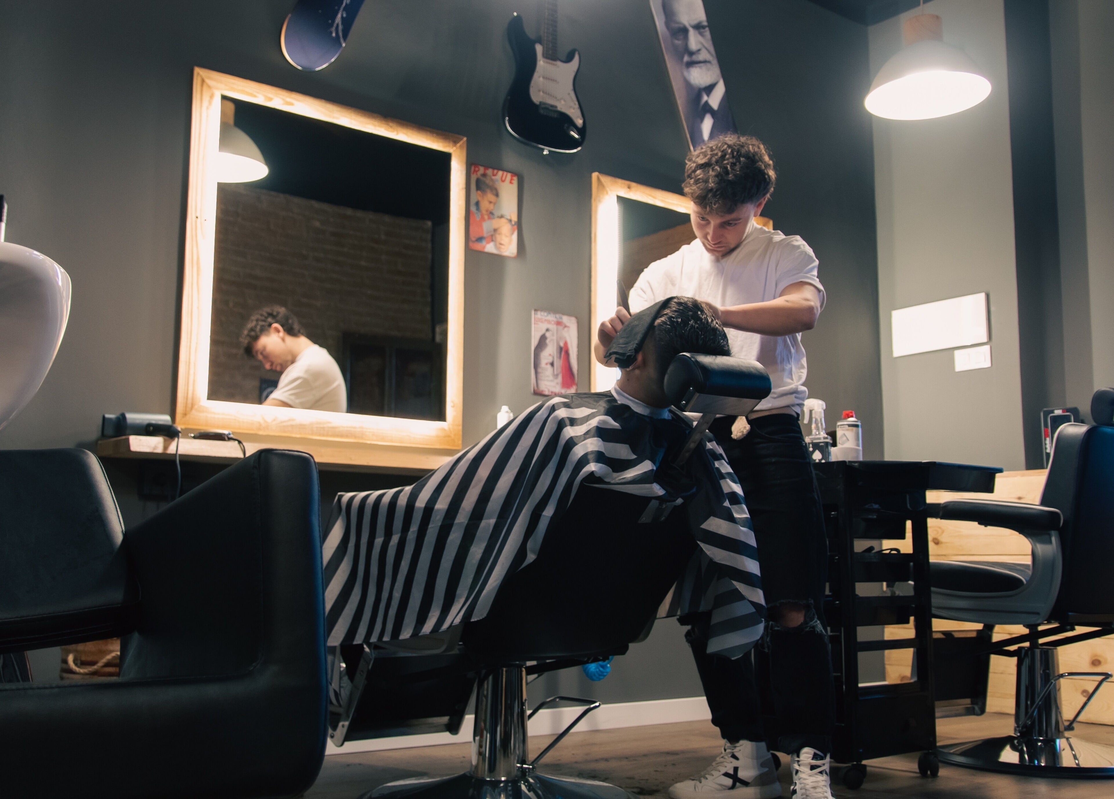 Servicio de barbería en T.Y Barber, Sant Miquel De Balenyà, Catalunya, ES en un ambiente moderno y elegante.