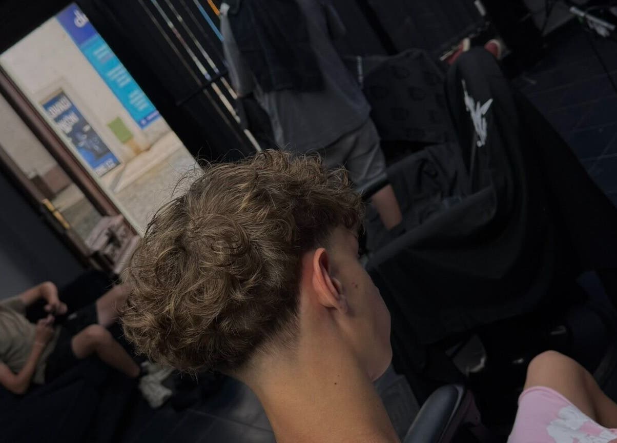 Moderní účes v Noname Studio, Louny, Ústecký Kraj, CZ. Příjemné prostředí a profesionální služby.