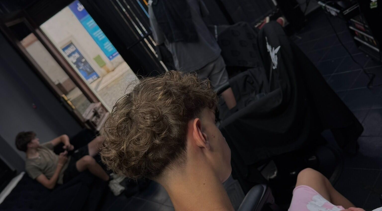 Moderní účes v Noname Studio, Louny, Ústecký Kraj, CZ. Příjemné prostředí a profesionální služby.