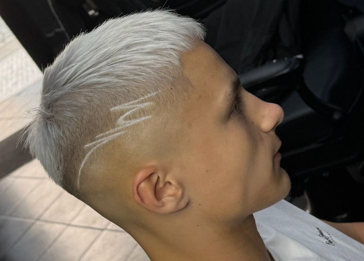 Moderní pánský účes ve studiu Noname Studio, Louny, Ústecký Kraj, CZ.