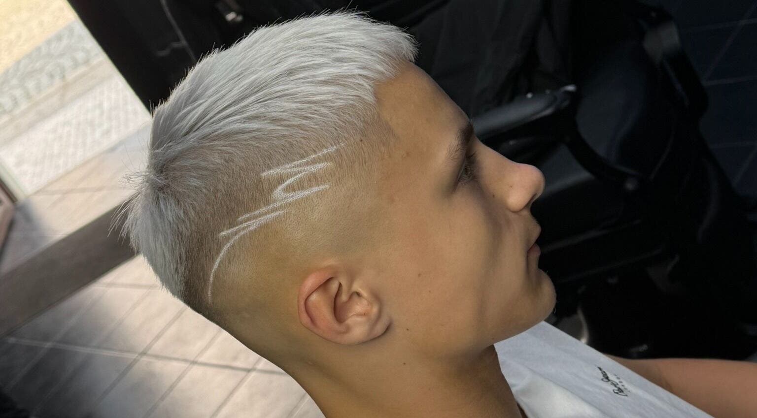 Moderní pánský účes ve studiu Noname Studio, Louny, Ústecký Kraj, CZ.