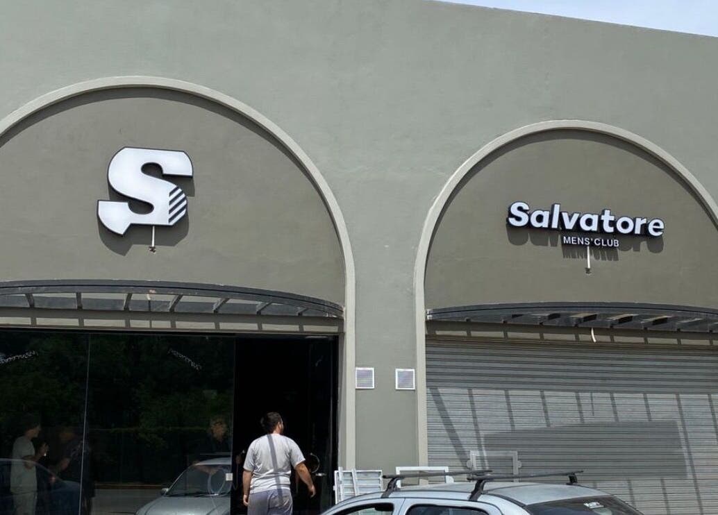 Fachada de Salvatore Men’s Club - Manantiales en Córdoba, Córdoba, AR, mostrando su entrada principal.