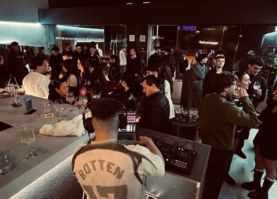 Ambiente animado en Salvatore Men’s Club - Manantiales, ubicado en Córdoba, Córdoba, AR.