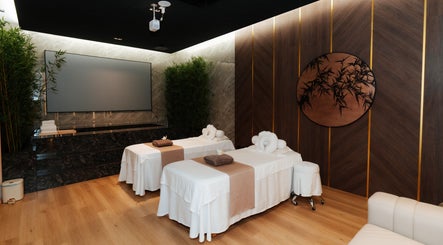 Relaxing massage room at Billion Onsen & Aesthetic Spa, Kuala Lumpur, Wilayah Persekutuan Kuala Lumpur, MY.