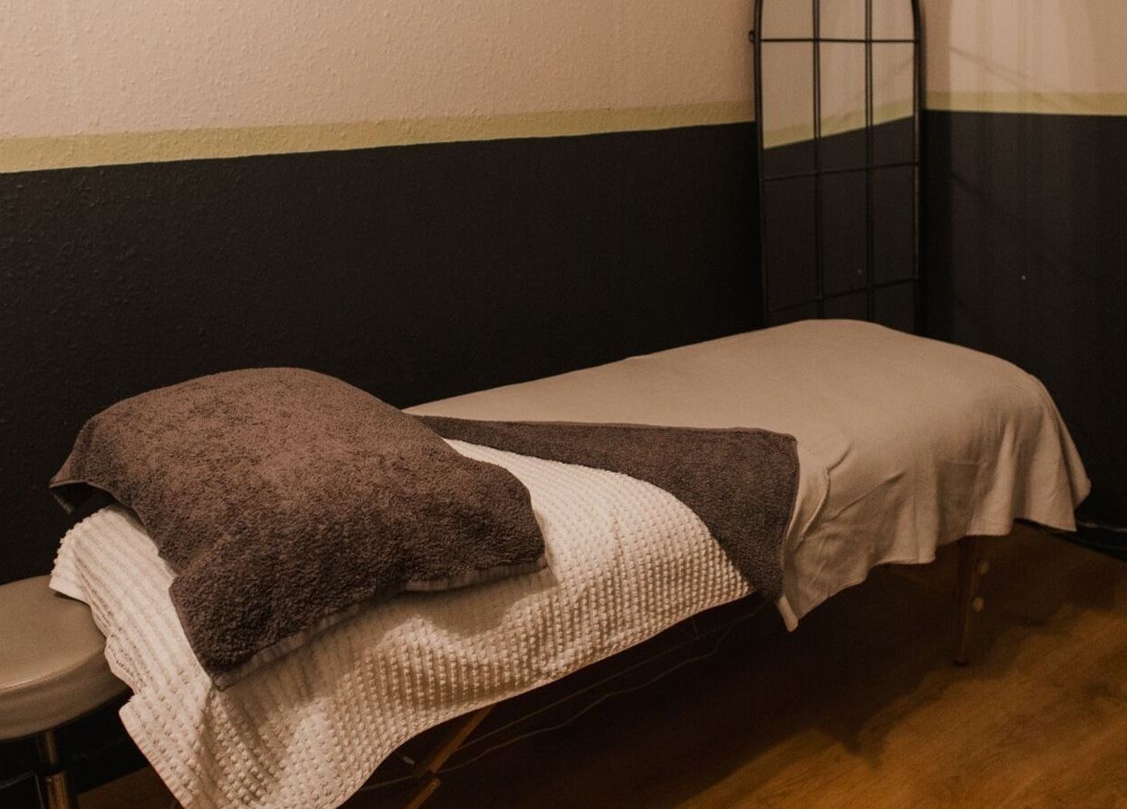 Relaxing massage table at Vs Skin in Glasgow, Scotland, GB ready for a soothing wellness experience.