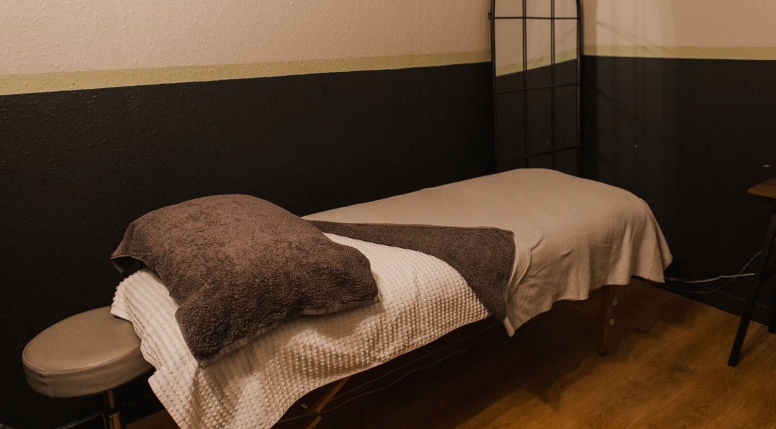 Relaxing massage table at Vs Skin in Glasgow, Scotland, GB ready for a soothing wellness experience.