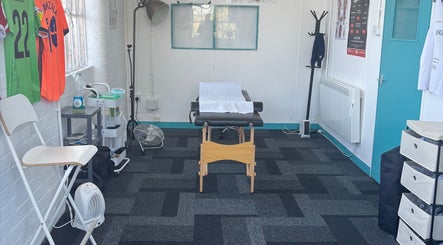 Bruprofitness Sports massage therapy room in Nottingham, England, GB, featuring massage table and calming decor.