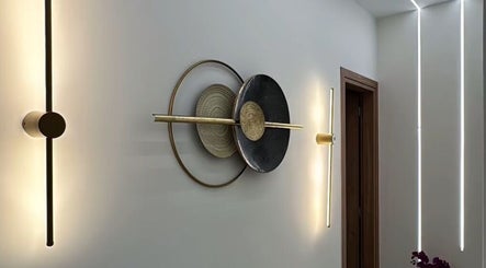 Φωτιστικό τοίχου στο Mary Gi Aesthetics, Κρεμαστή, Νότιου Αιγαίου, GR με μοντέρνο σχεδιασμό.