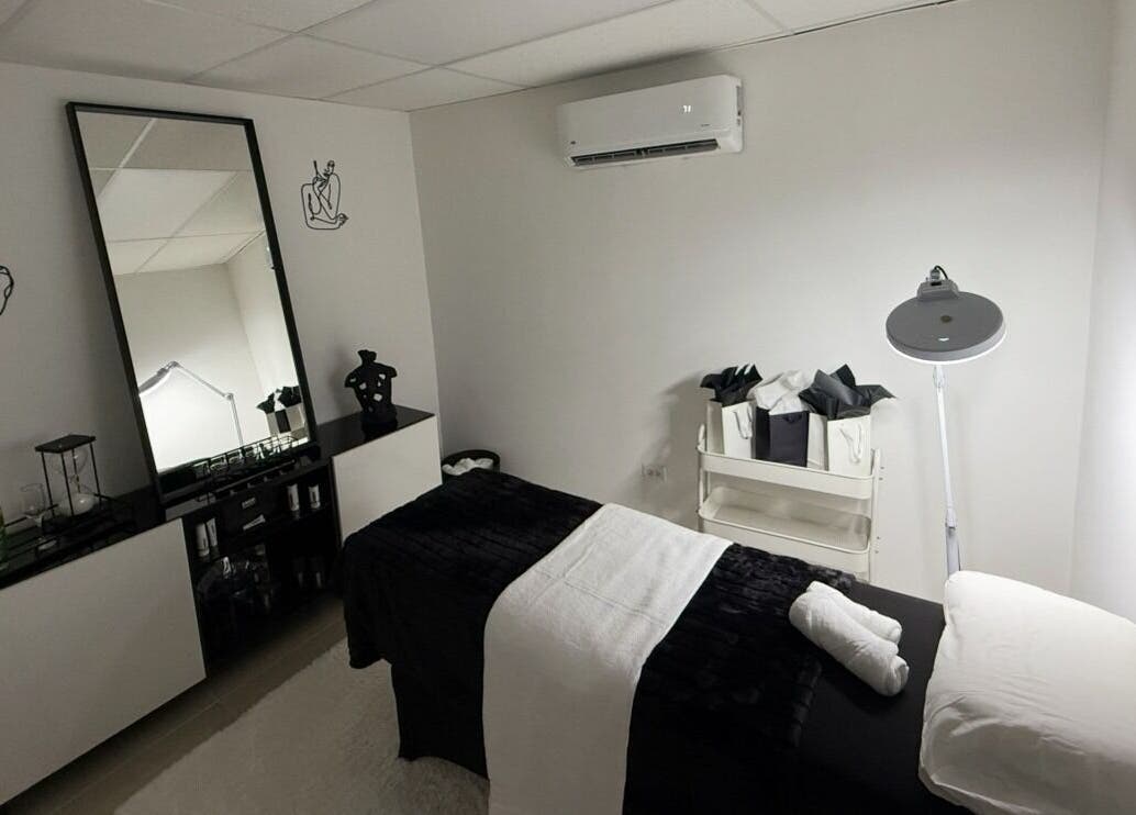 Chic treatment room at Smoothaestheticpr, San Juan, San Juan, PR with modern decor and a comfortable massage bed.