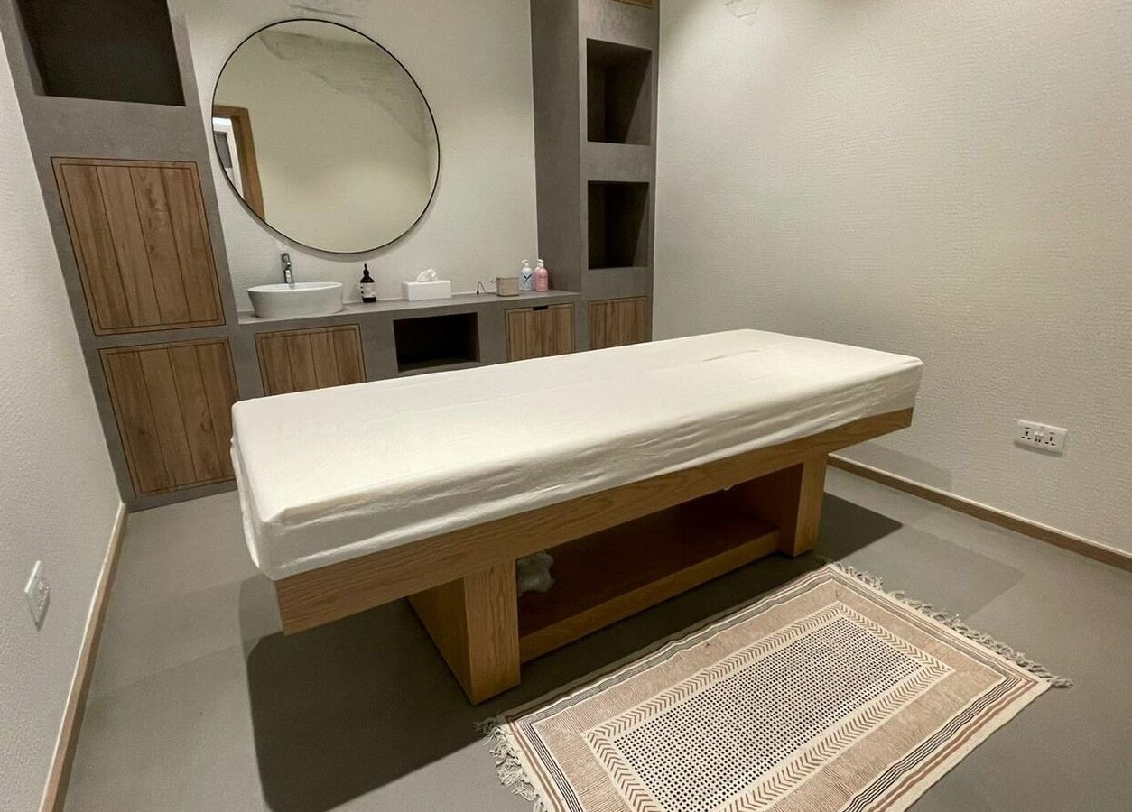Relaxing treatment room at The Nail Pavilion Salon, دبي, دبي, AE, featuring a massage bed and soothing decor.