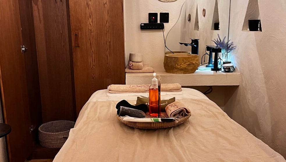 Relaxing massage room at Hisma Spa, Riyadh, with warm lighting and cozy décor, offering serenity.