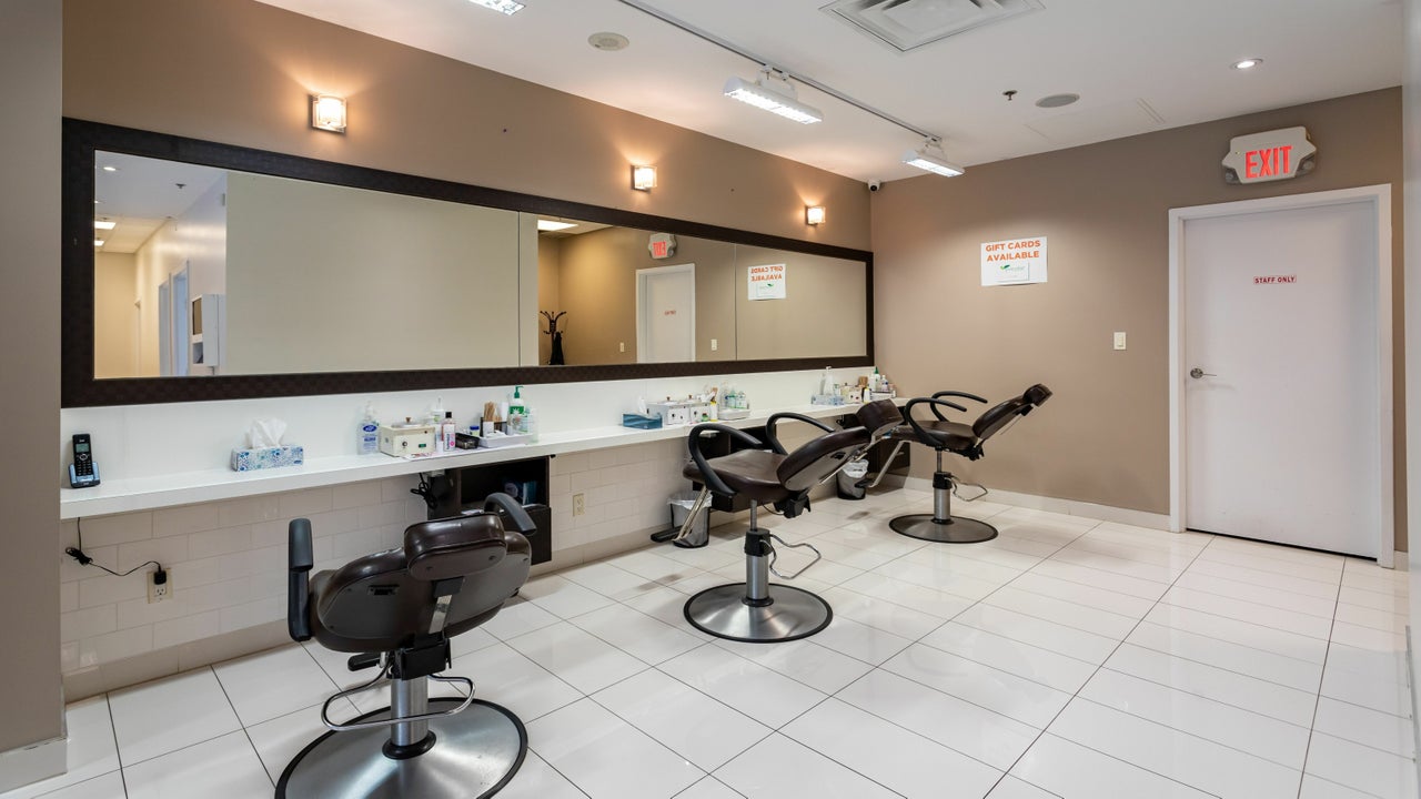 salon edbb8a01-4986-4335-a1c0-