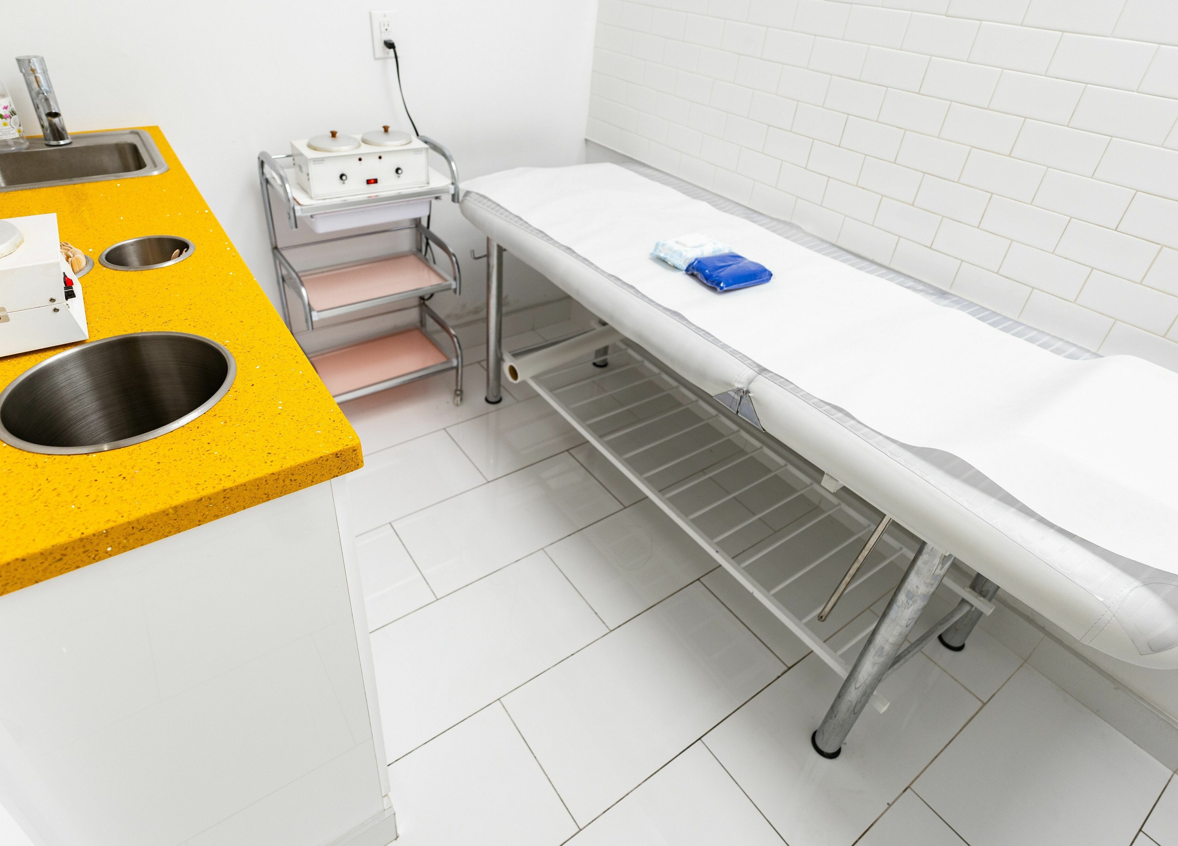 Prayosha Threading & Wax Bar - Bathurst st. in Toronto offers a clean, serene treatment room.