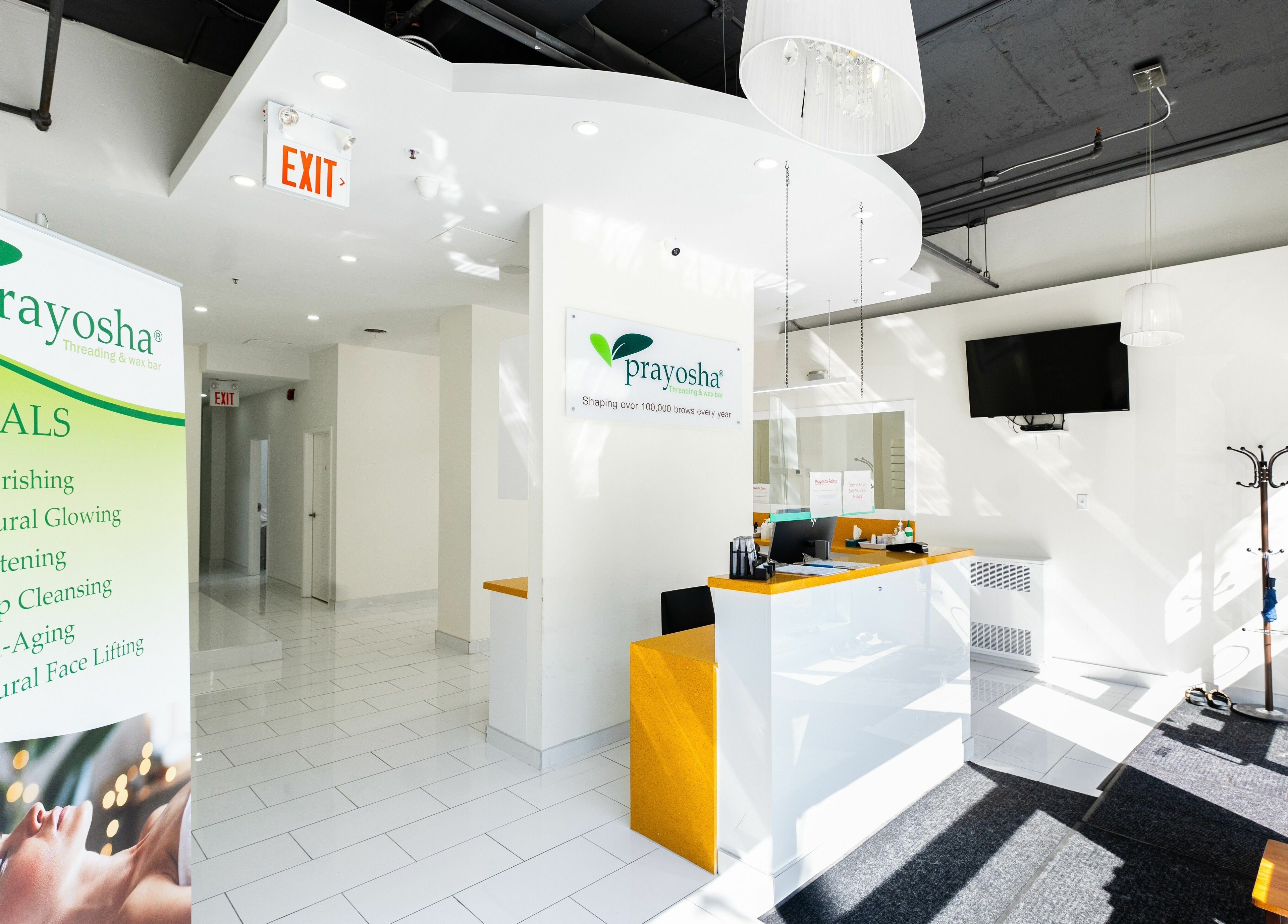 Prayosha Threading & Wax Bar - Bathurst st. in Toronto, Ontario, CA offers a welcoming spa reception area.