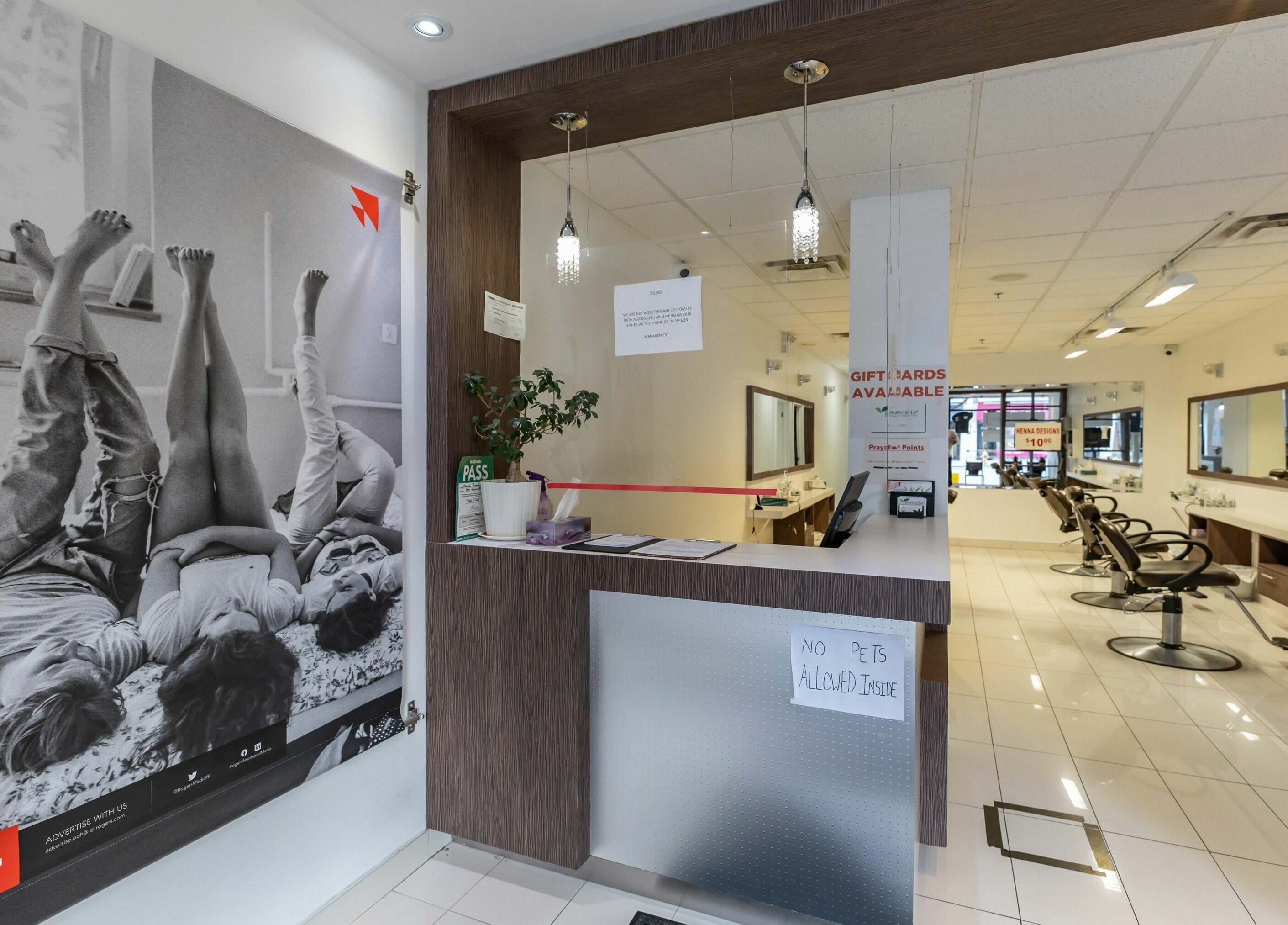 Welcome to Prayosha Threading & Wax Bar - Younge Street in Toronto, Ontario, CA. Inviting reception with chic decor.