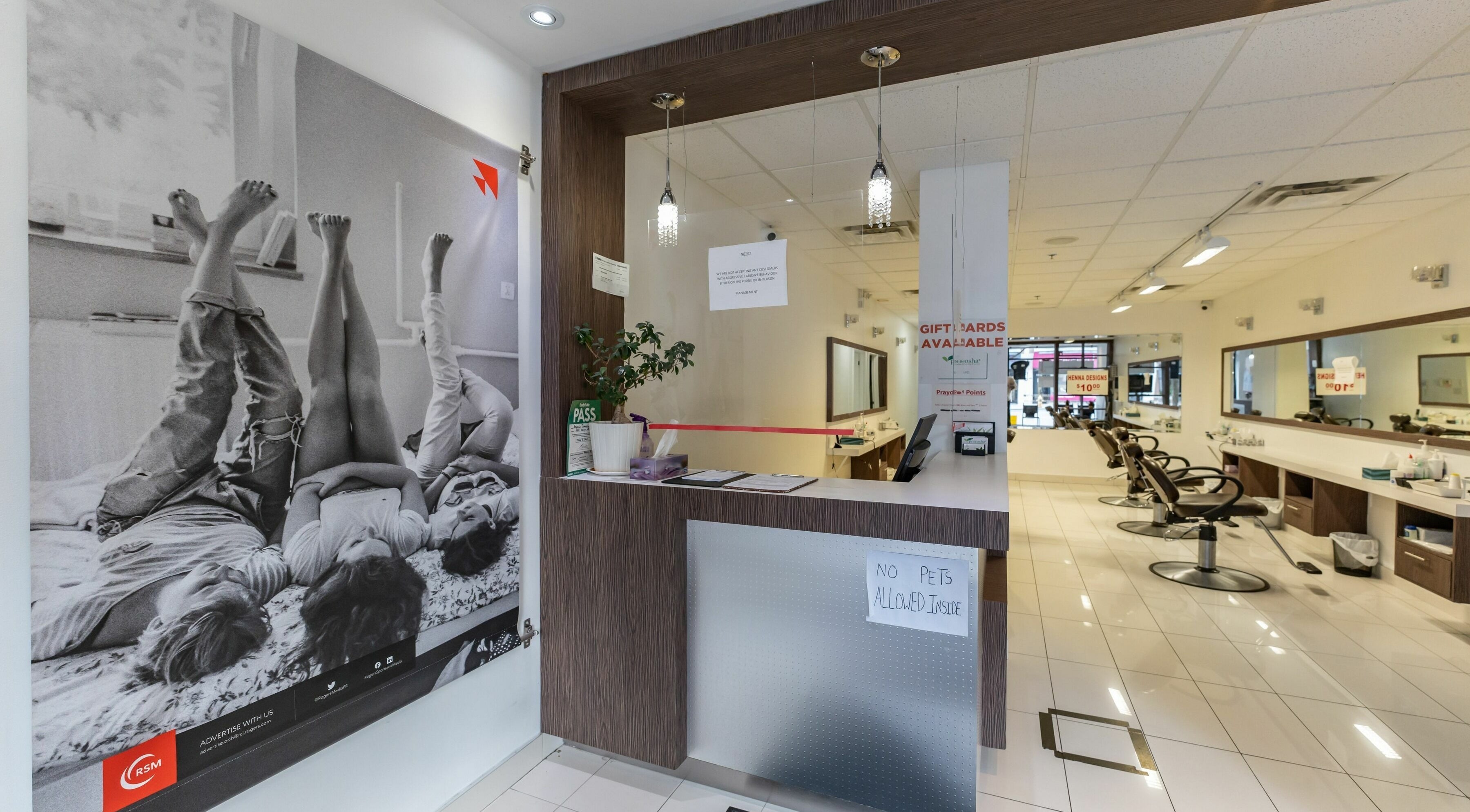 Welcome to Prayosha Threading & Wax Bar - Younge Street in Toronto, Ontario, CA. Inviting reception with chic decor.