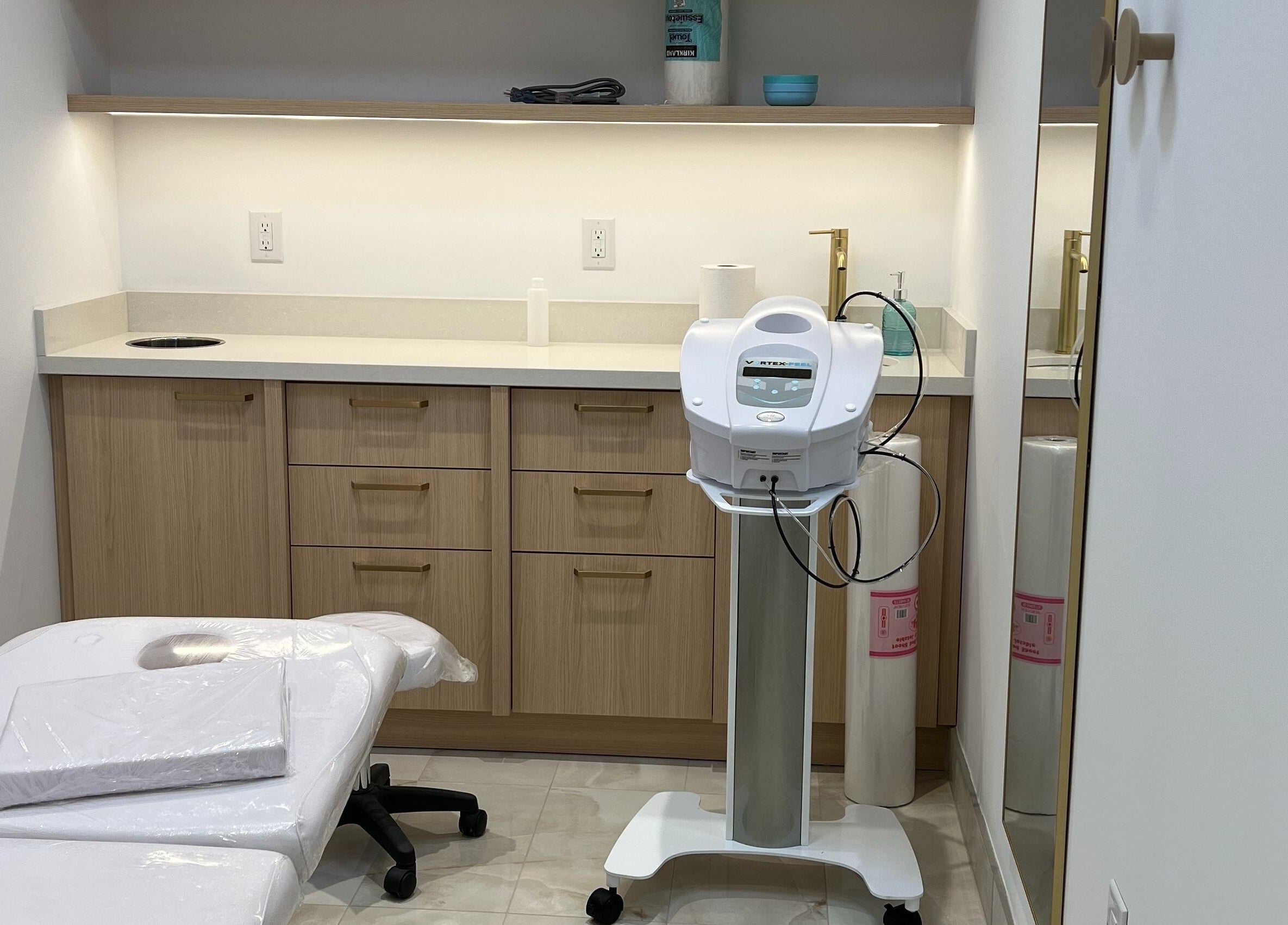 Tranquil treatment room at Prayosha Threading & Wax Bar @ spadina, Toronto, Ontario, CA.