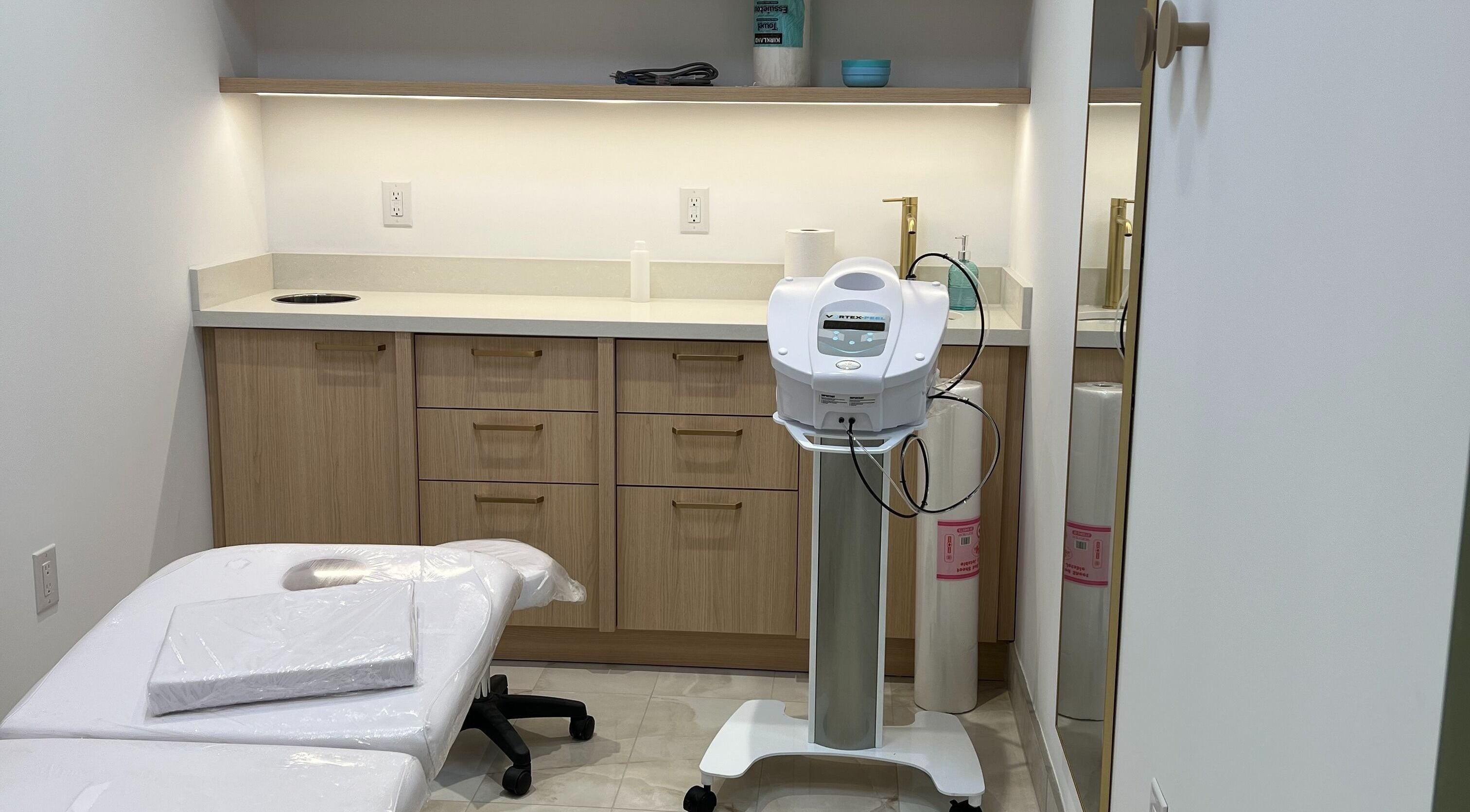 Tranquil treatment room at Prayosha Threading & Wax Bar @ spadina, Toronto, Ontario, CA.