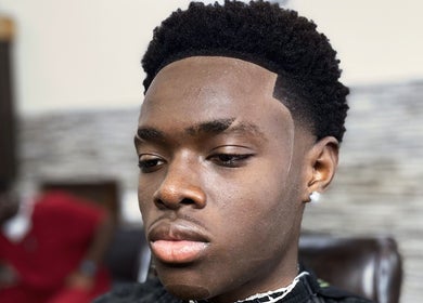 Crisp haircut at JaviiClipper.Cutz in Nassau, New Providence, BS highlighting precise lining.