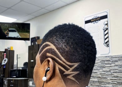Creative haircut design at JaviiClipper.Cutz, Nassau, New Providence, BS. Modern barbering excellence.