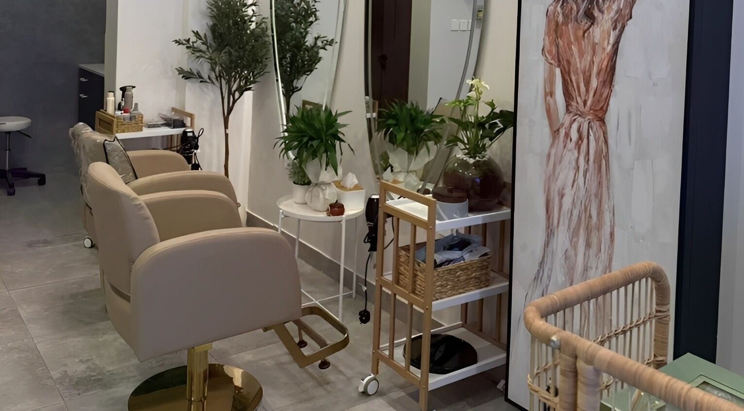 Elegant styling chairs and decor at Samaher Salon, جدة, مكة المكرمة, SA.