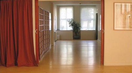 Tranquil wellness room with sunlight at Greenberg Health, London, England, GB.