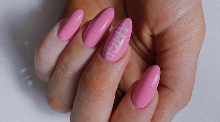 Luxe Nails image 2